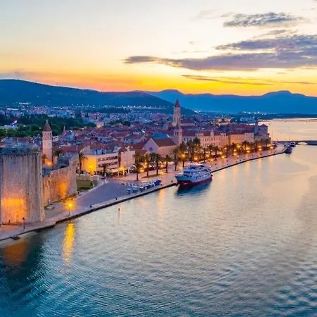 Queen 招待所 特罗吉尔